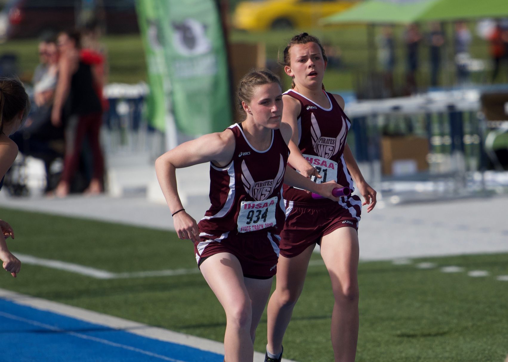 WS boys take second Ellie Stegelmeire taking the baton from Timberley Dean.jpeg